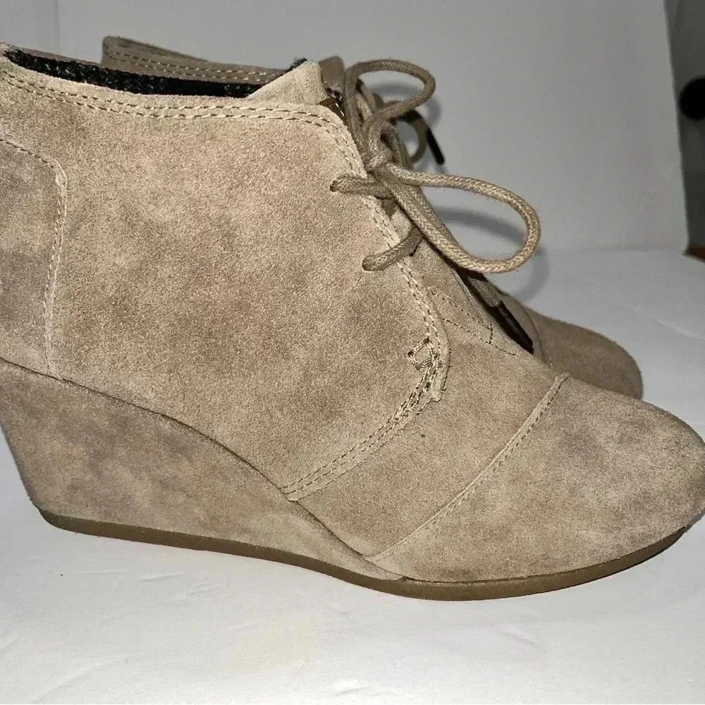 Toms Kayla Lace up Suede Wedge Bootie size 7W shoes